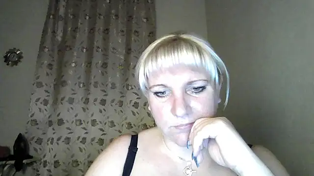 Snapshot of MeilomaWesa chatting on October 22, 9:31 pm MeilomaWesa online show from October 22, 9:31 pm