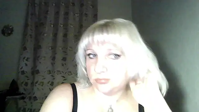 Snapshot of MeilomaWesa chatting on October 25, 9:43 pm MeilomaWesa online show from October 25, 9:43 pm