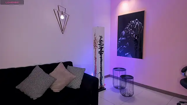 LizzHamilton   online show from February 21, 5:02 pm