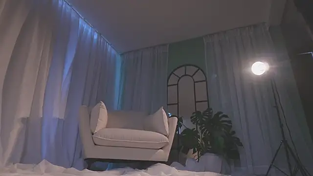 AmyArmstrong online show from February 21, 9:48 pm